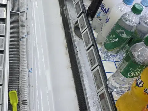 진열대 바닥 청소 후